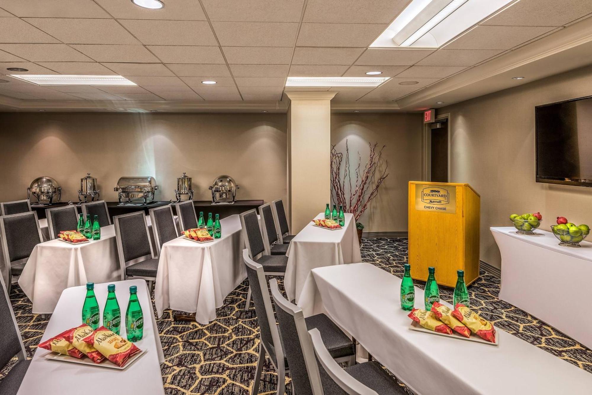 Courtyard By Marriott Bethesda Chevy Chase Hotel Buitenkant foto