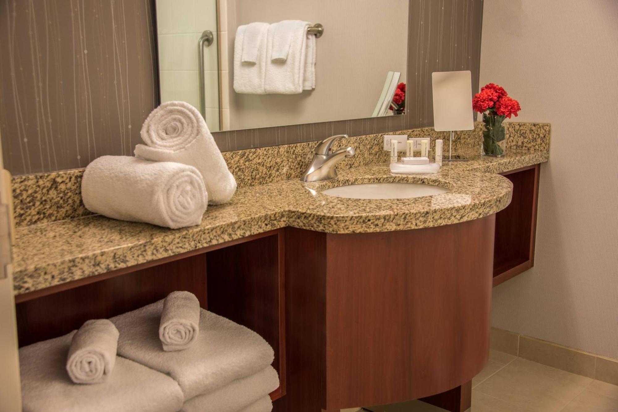 Courtyard By Marriott Bethesda Chevy Chase Hotel Buitenkant foto