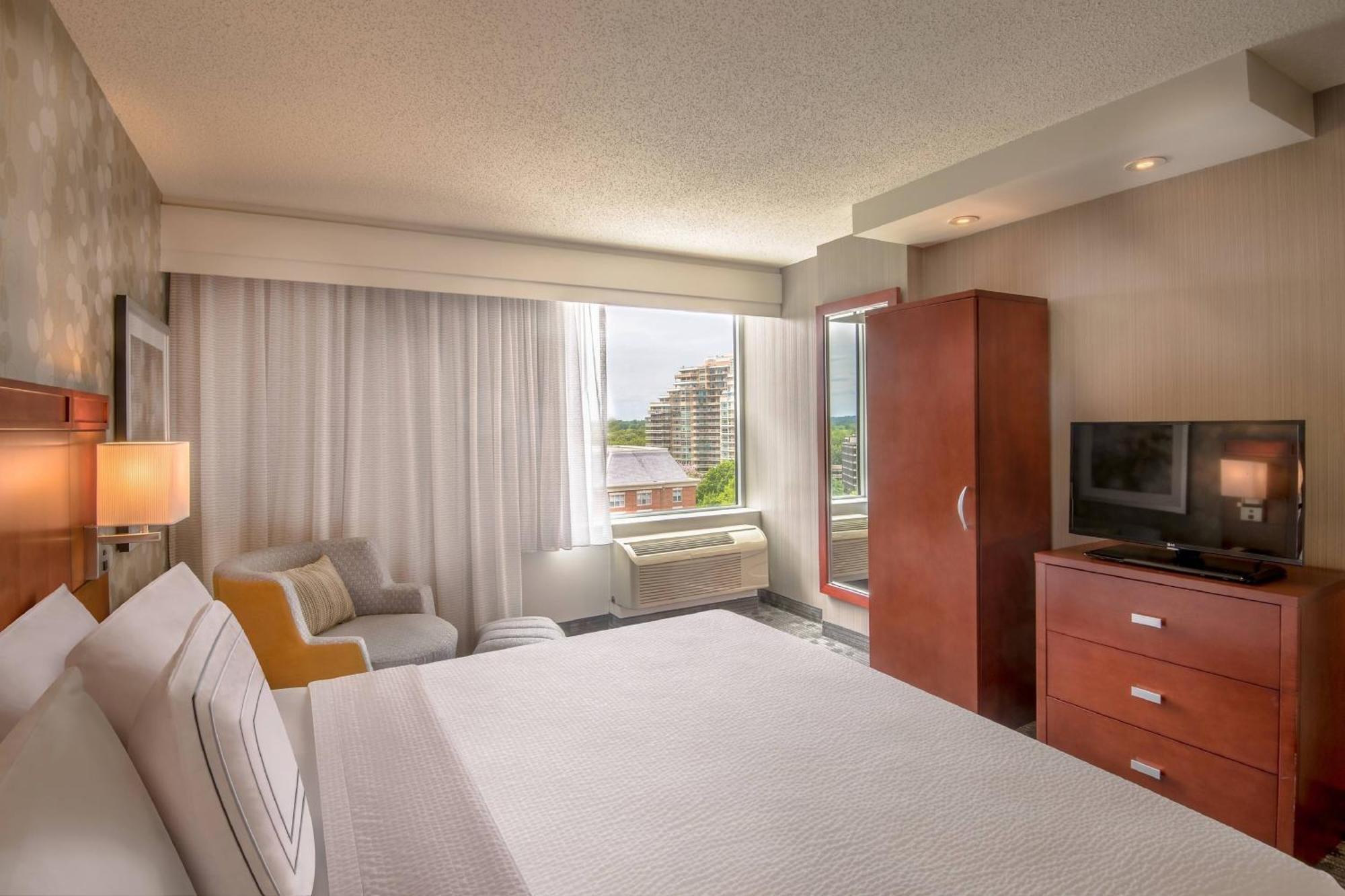 Courtyard By Marriott Bethesda Chevy Chase Hotel Buitenkant foto