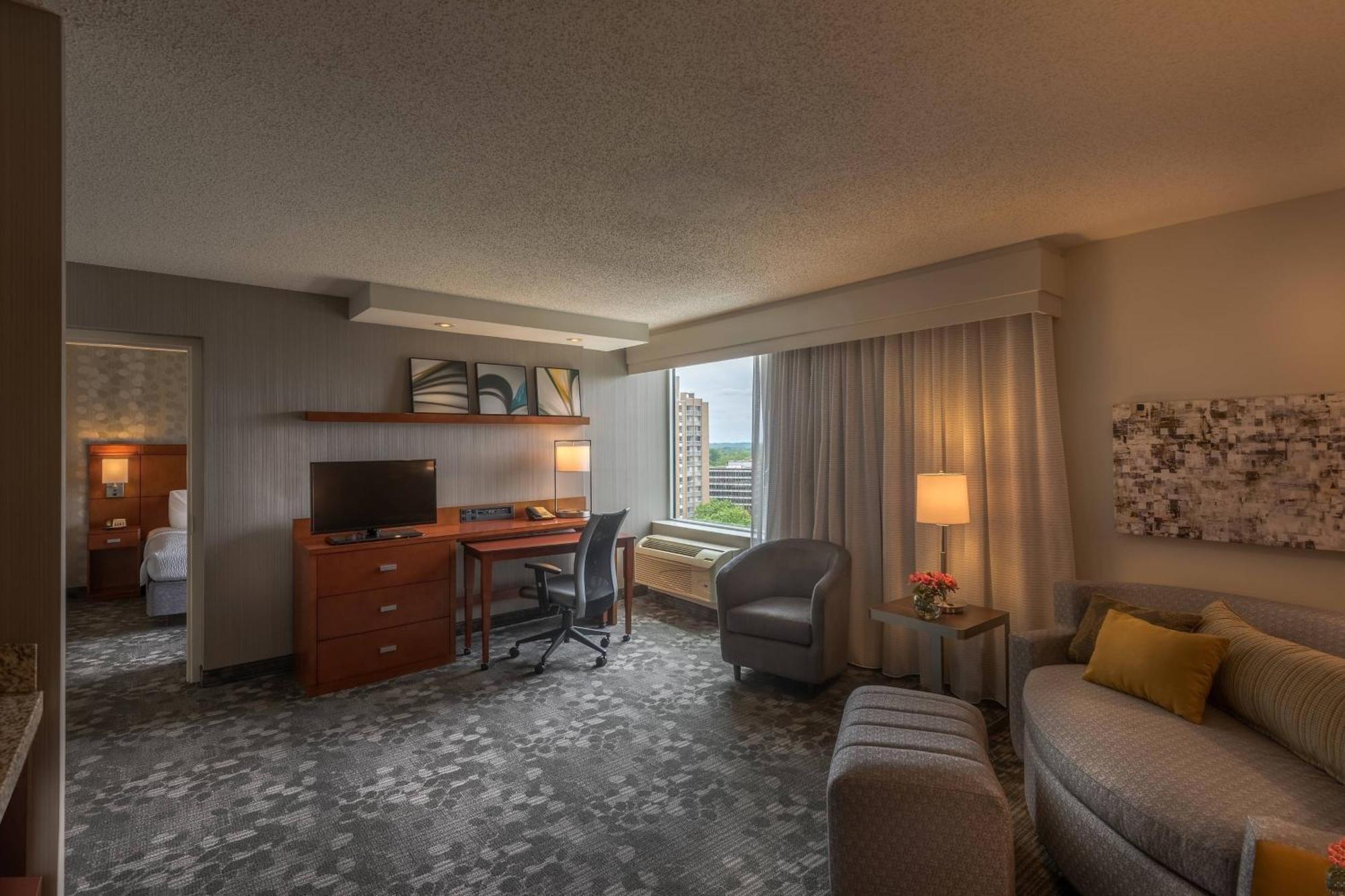 Courtyard By Marriott Bethesda Chevy Chase Hotel Buitenkant foto